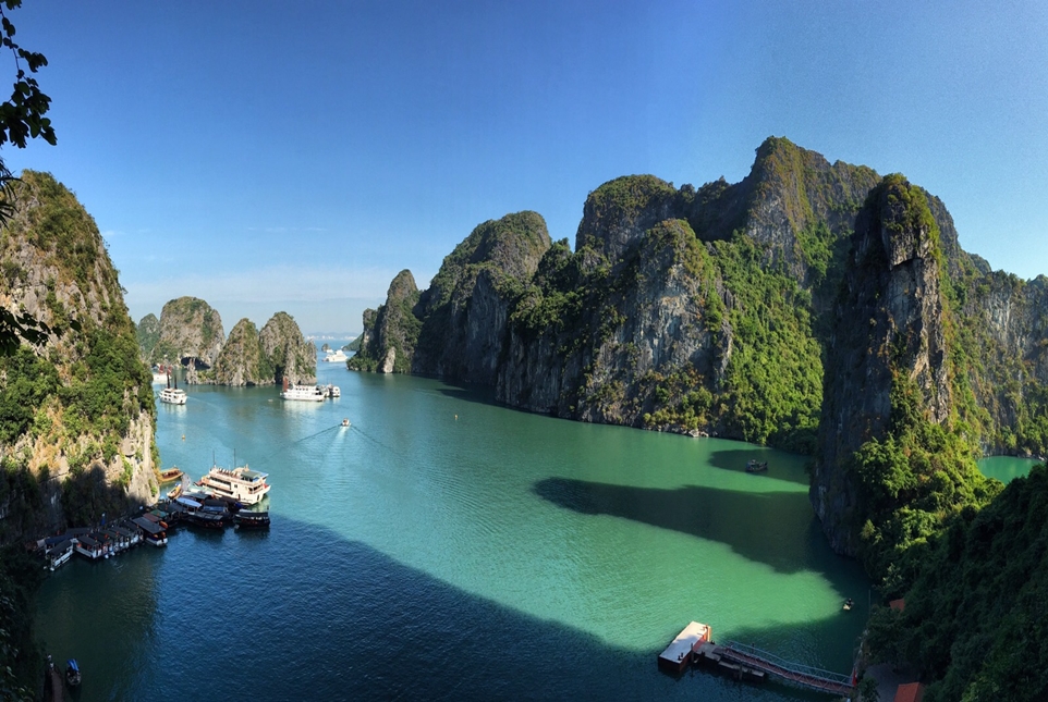 Halong Cruise Day Tour from Hanoi: 6-hour cruise; Cave; Beach; Kayaking; Cave
